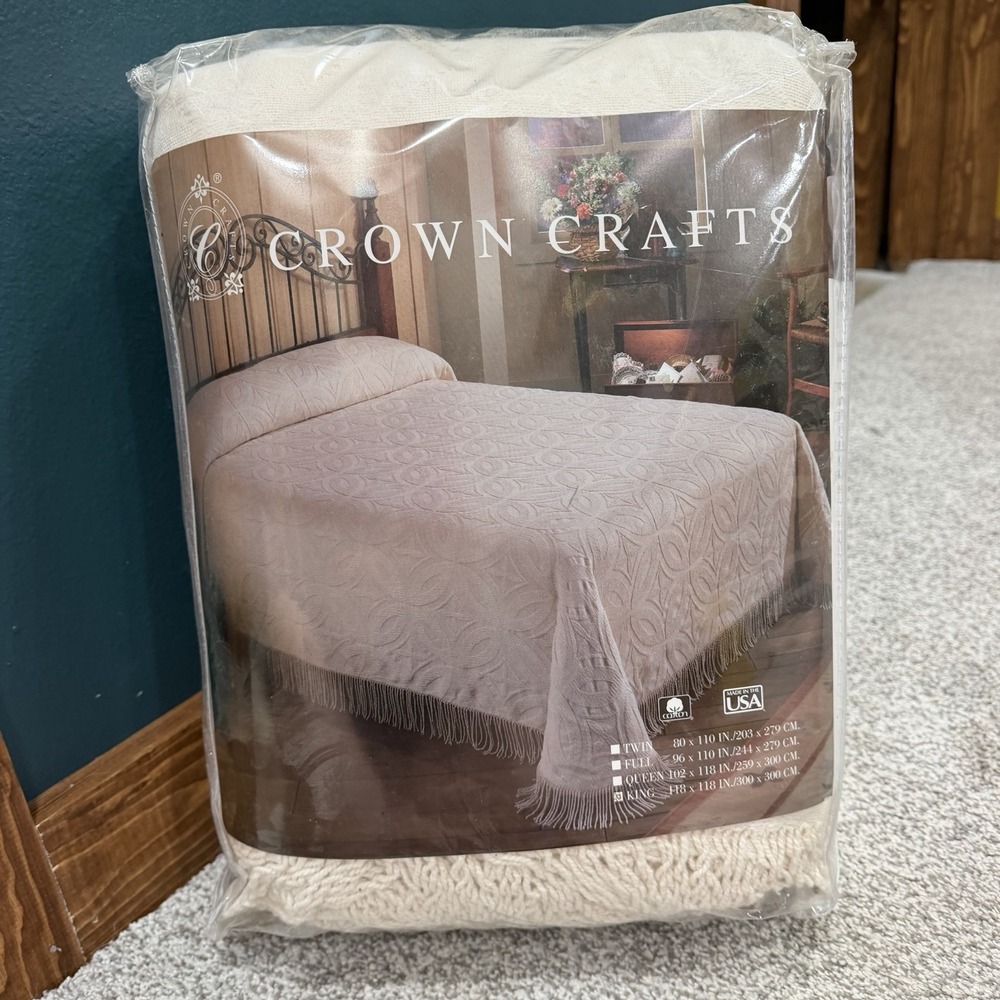 VTG Crown Crafts Woven Bedspread Wedding Ring Fringed King Made In USA Sears NOS